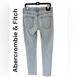 Abercrombie & Fitch-Men’s 32x34 jeans. Langdon slim stretch light wash. GUC!